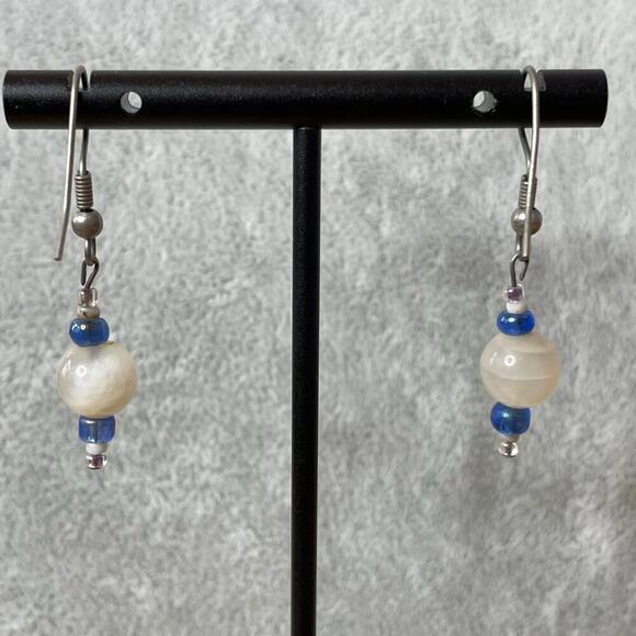 Vintage artisan drop earrings faux moonstone bead - Picture 5 of 5